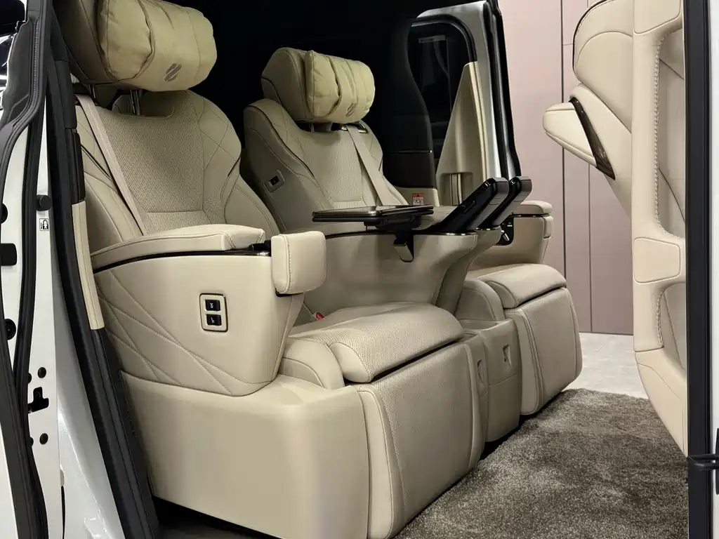 Toyota Alphard — фото 18