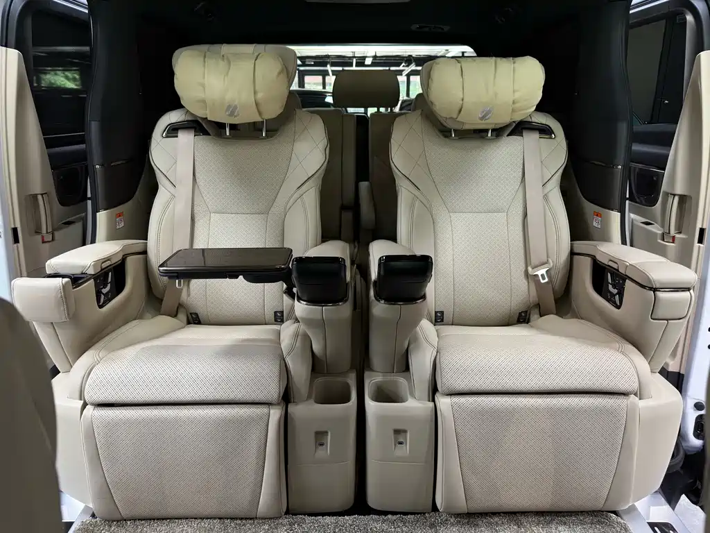 Toyota Alphard — фото 20