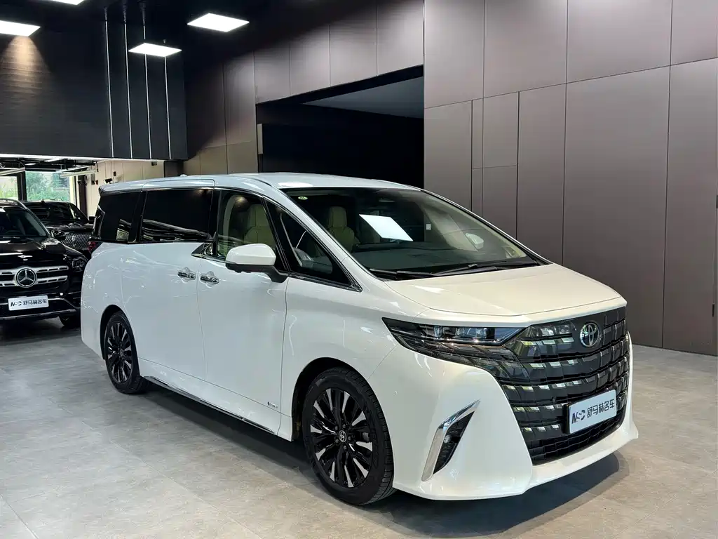 Toyota Alphard — фото 3