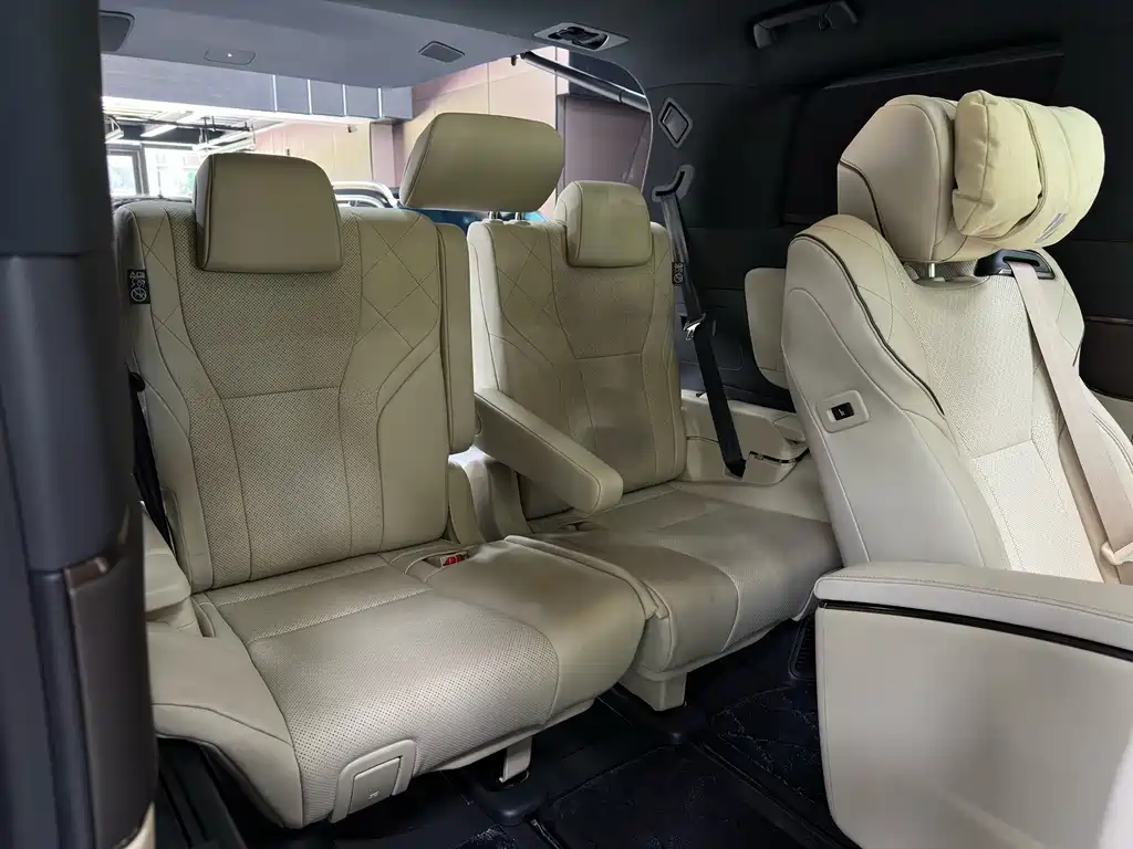Toyota Alphard — фото 21