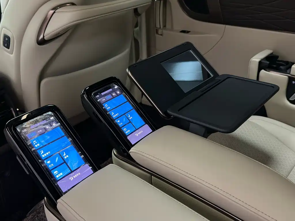 Toyota Alphard — фото 23