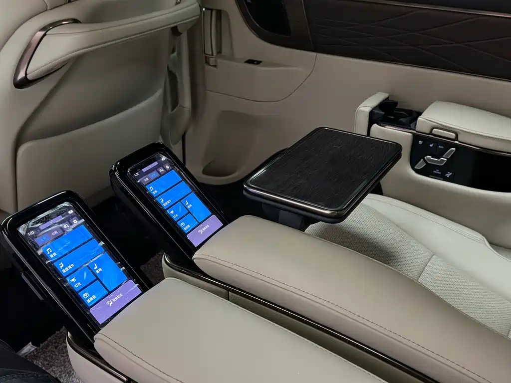 Toyota Alphard — фото 24