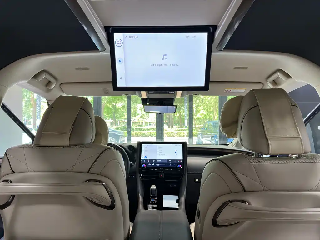 Toyota Alphard — фото 25