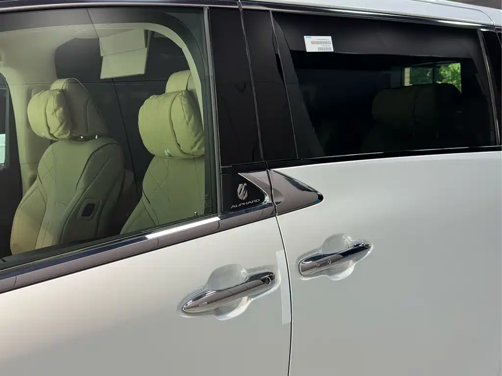 Toyota Alphard — фото 28