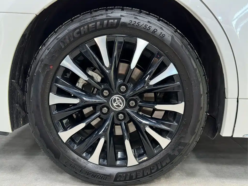 Toyota Alphard — фото 29