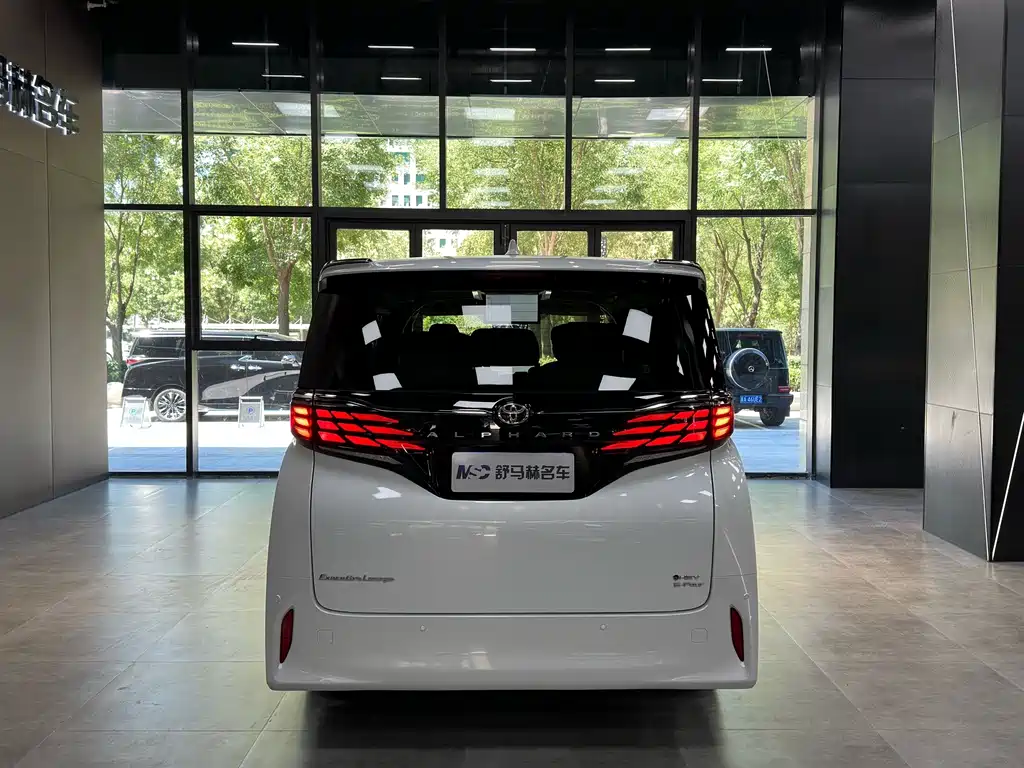 Toyota Alphard — фото 5
