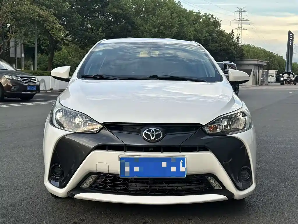 Toyota Yaris L — фото 2
