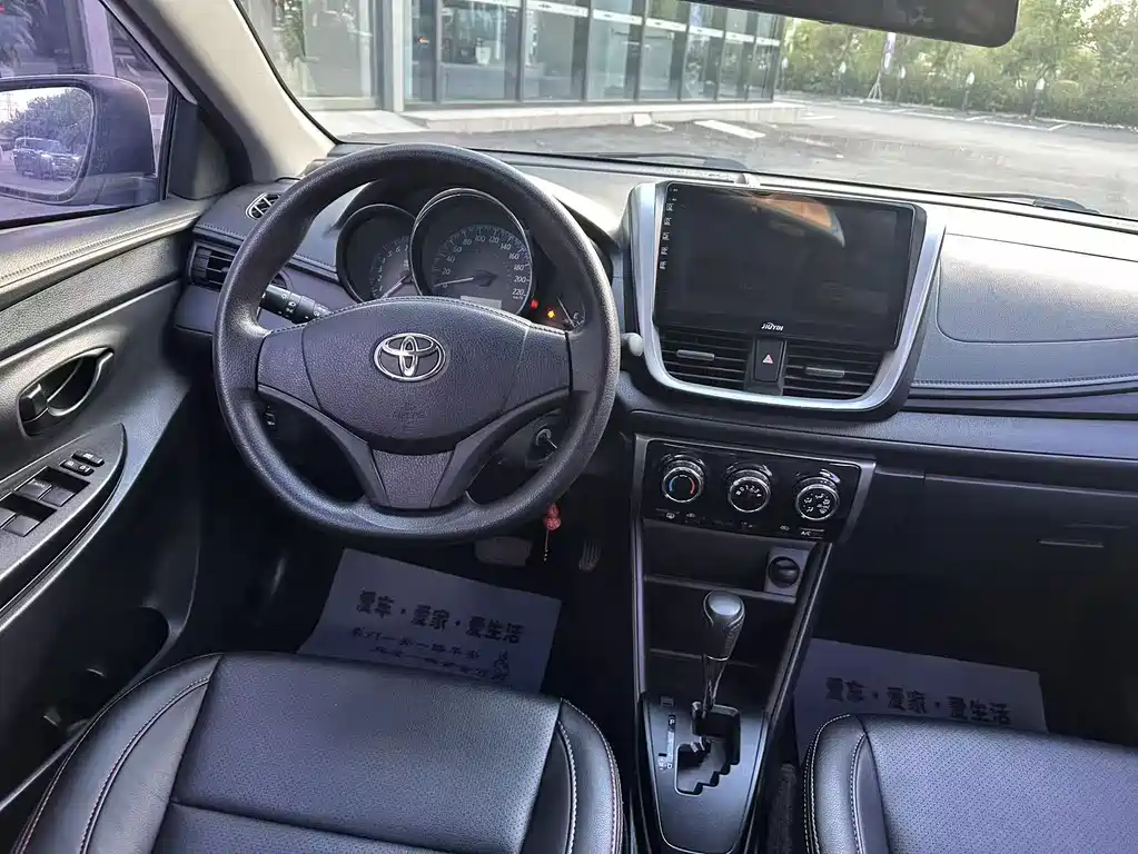 Toyota Yaris L — фото 13
