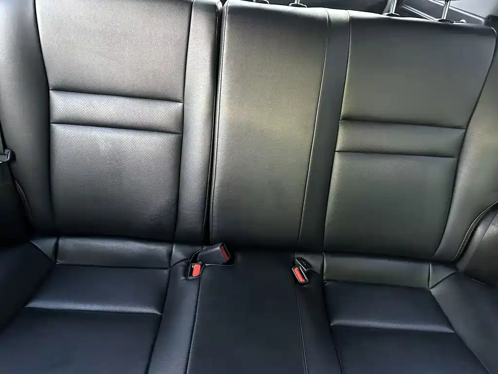 Toyota Yaris L — фото 14