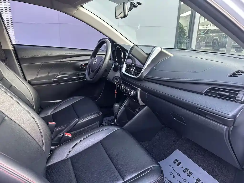 Toyota Yaris L — фото 6