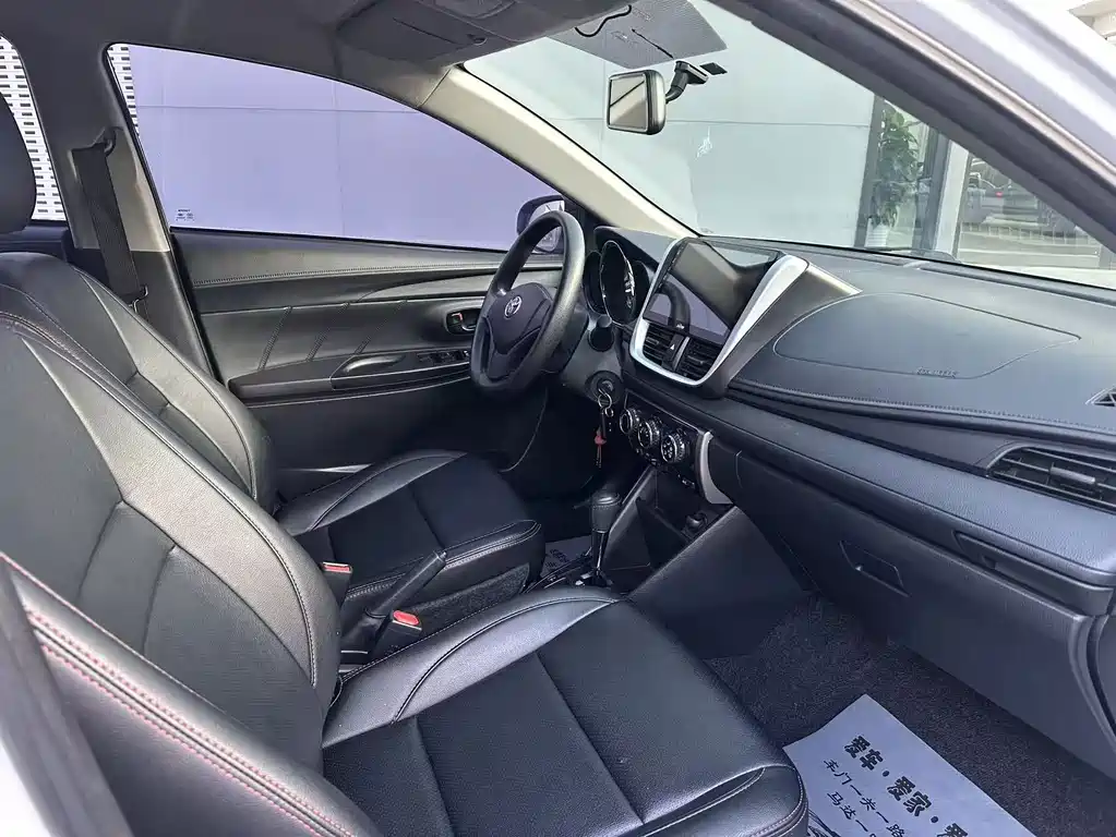 Toyota Yaris L — фото 8