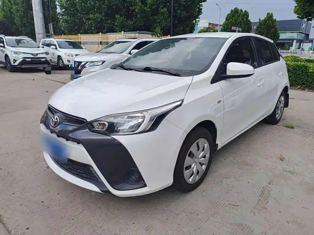 Toyota Yaris L — фото 2
