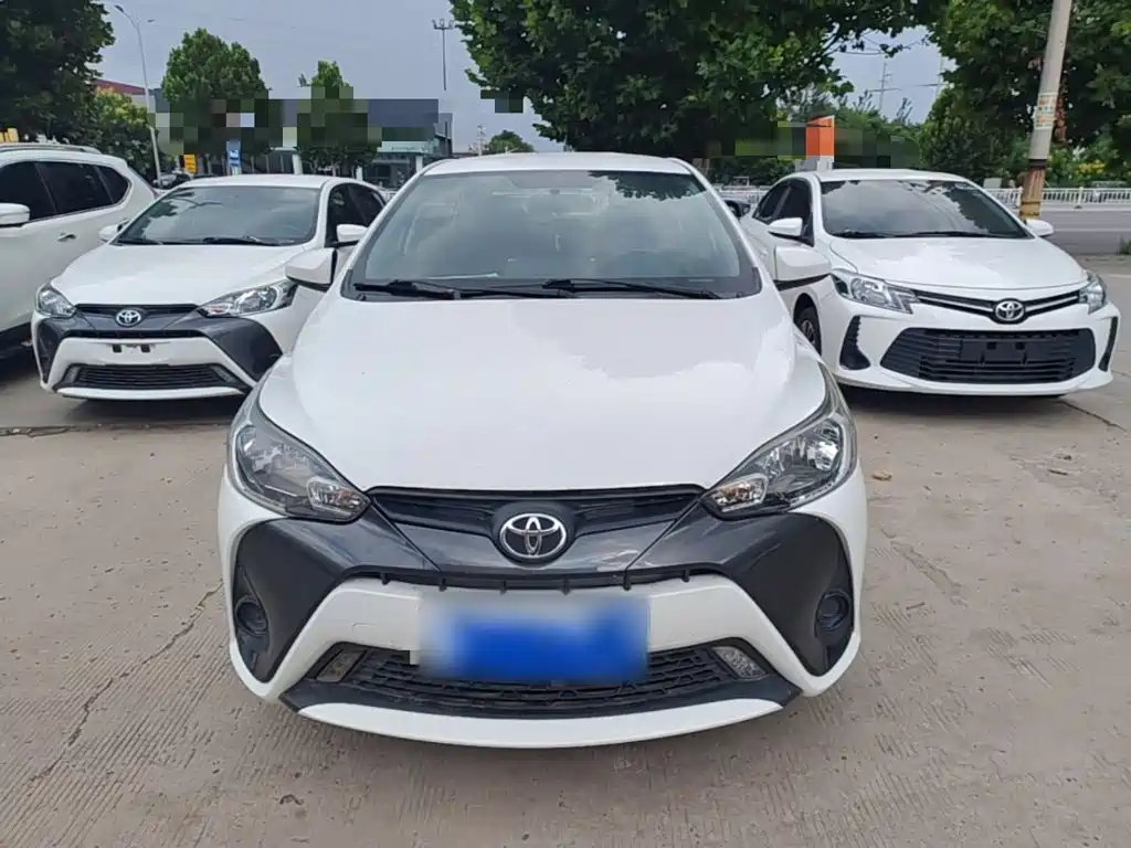 Toyota Yaris L — фото 3