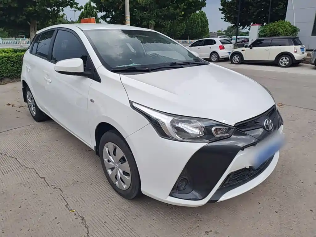 Toyota Yaris L — фото 4