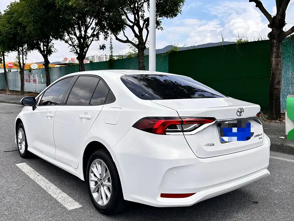 Toyota Corolla — фото 5