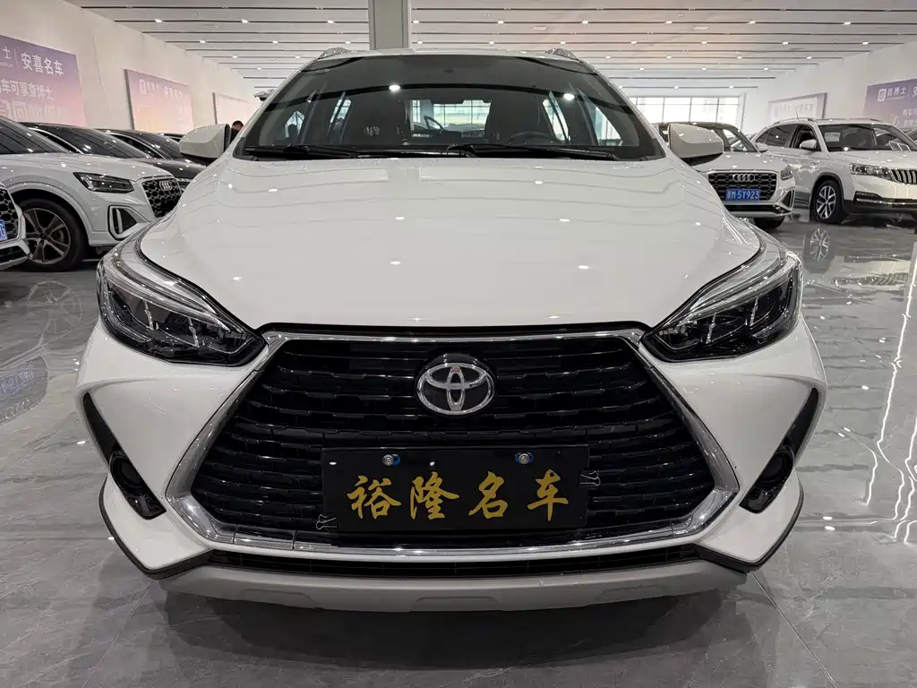 Toyota Yaris L — фото 2