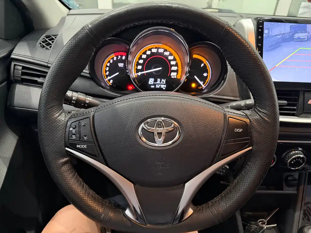 Toyota Yaris L — фото 13