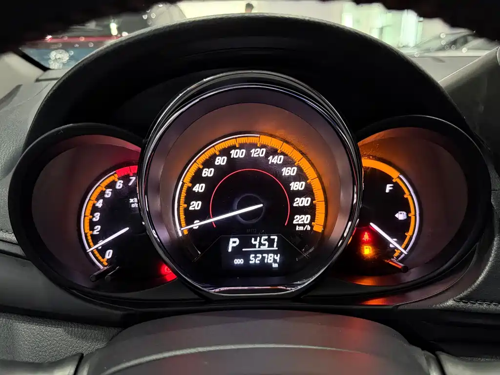 Toyota Yaris L — фото 14