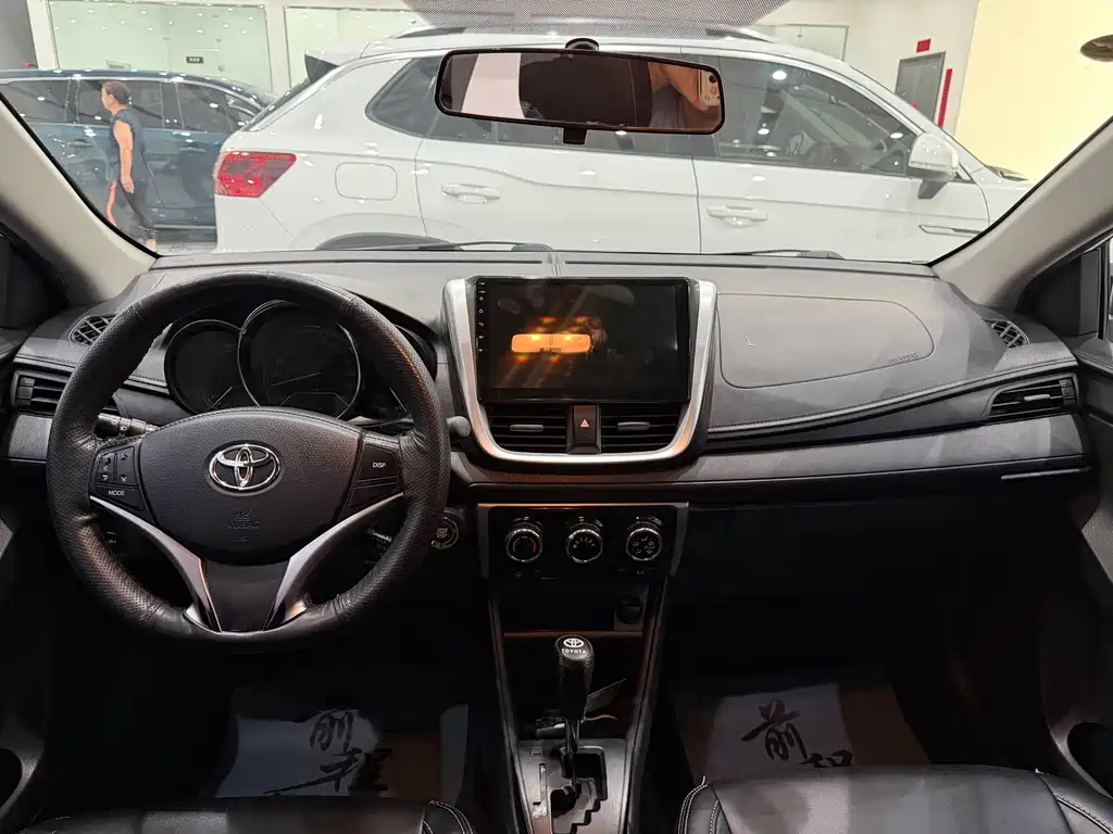 Toyota Yaris L — фото 19