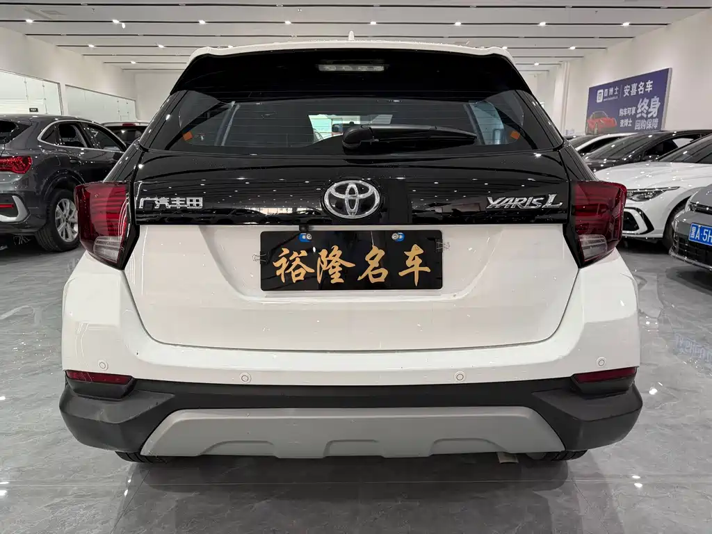 Toyota Yaris L — фото 5