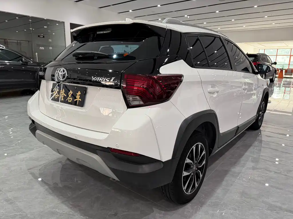 Toyota Yaris L — фото 6