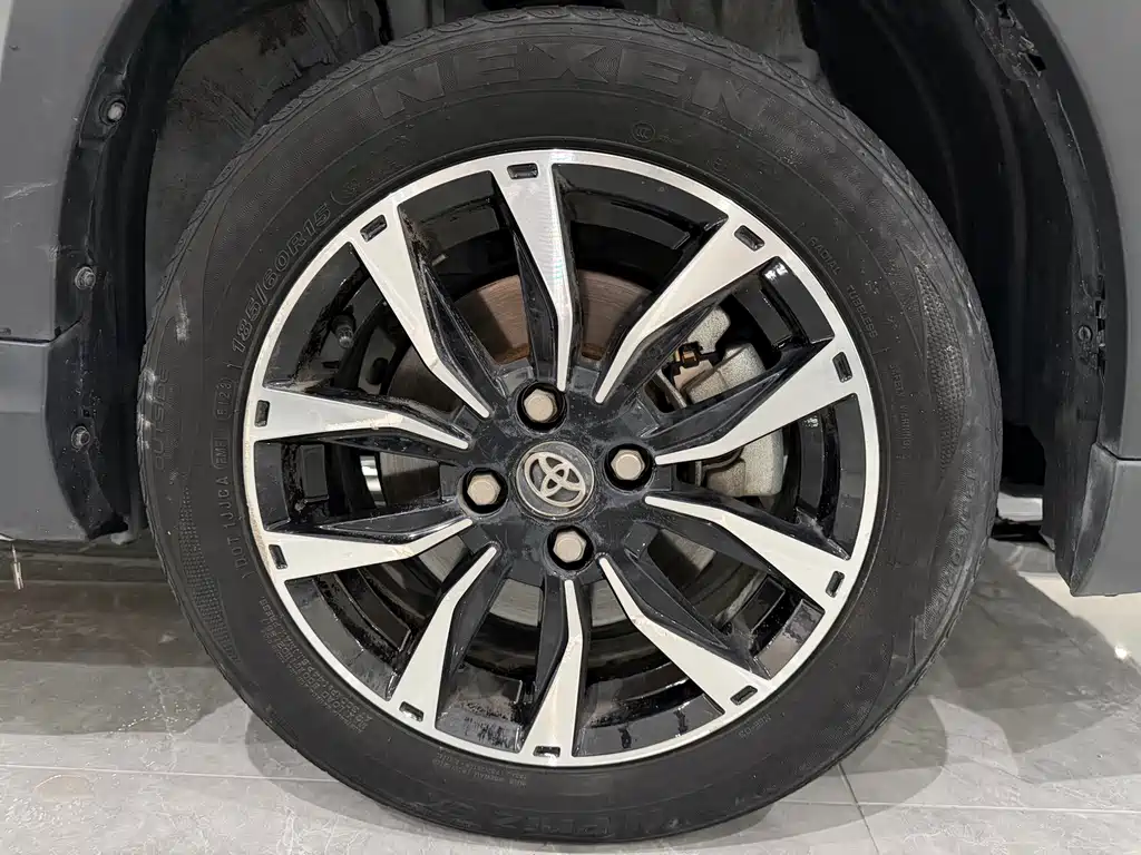 Toyota Yaris L — фото 7