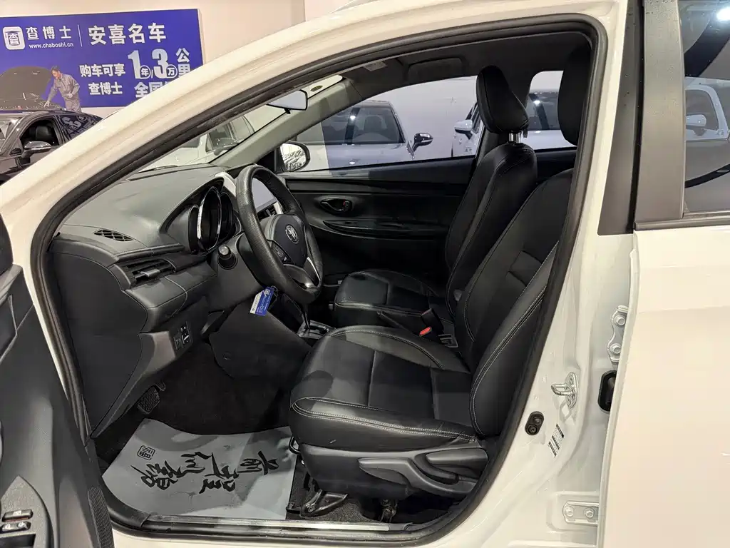 Toyota Yaris L — фото 8