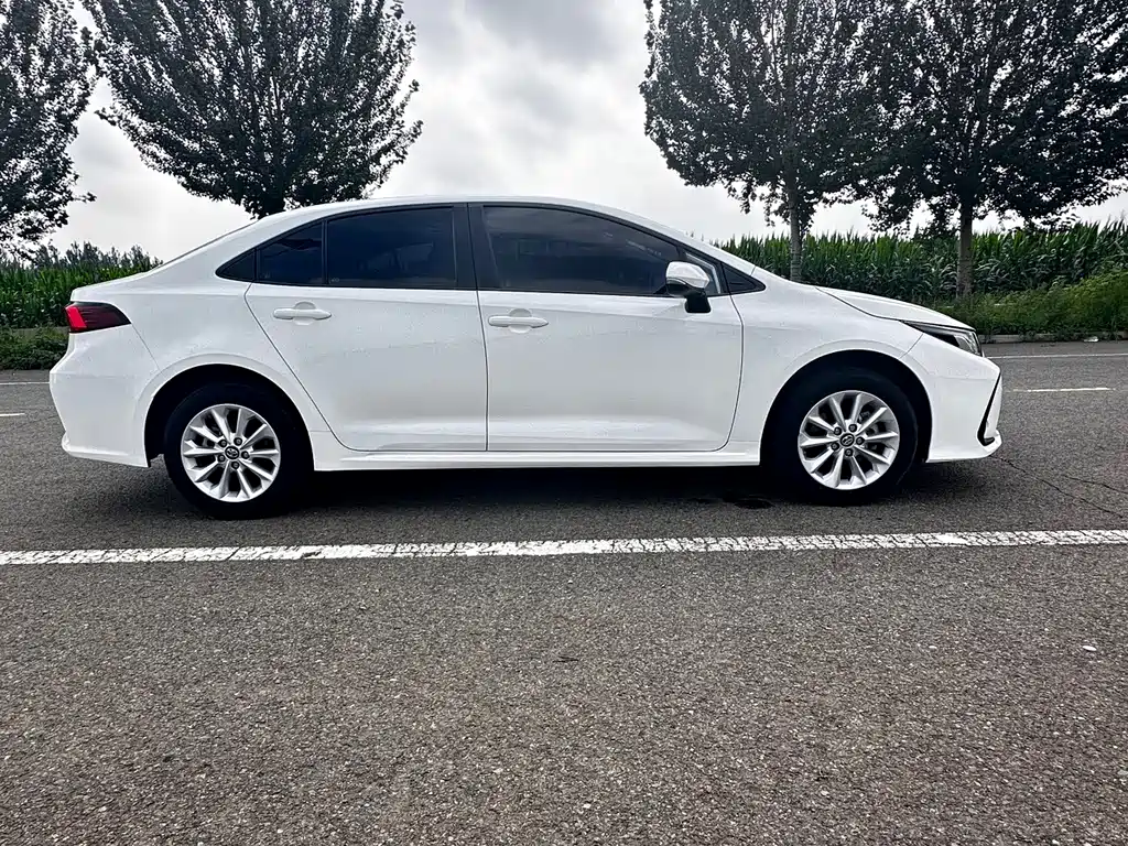 Toyota Corolla — фото 4