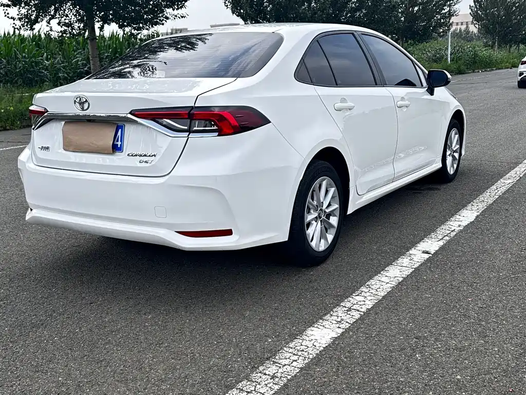 Toyota Corolla — фото 6