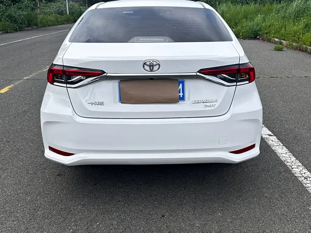 Toyota Corolla — фото 8
