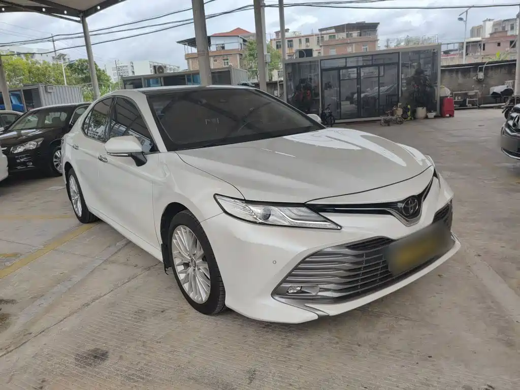 Toyota Camry — фото 4