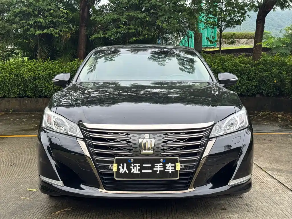 Toyota Crown — фото 2