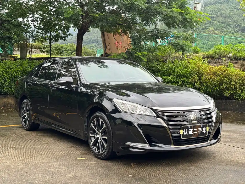Toyota Crown — фото 3