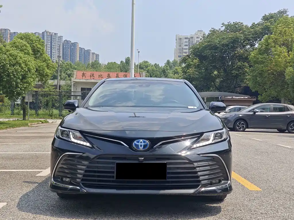 Toyota Camry — фото 2