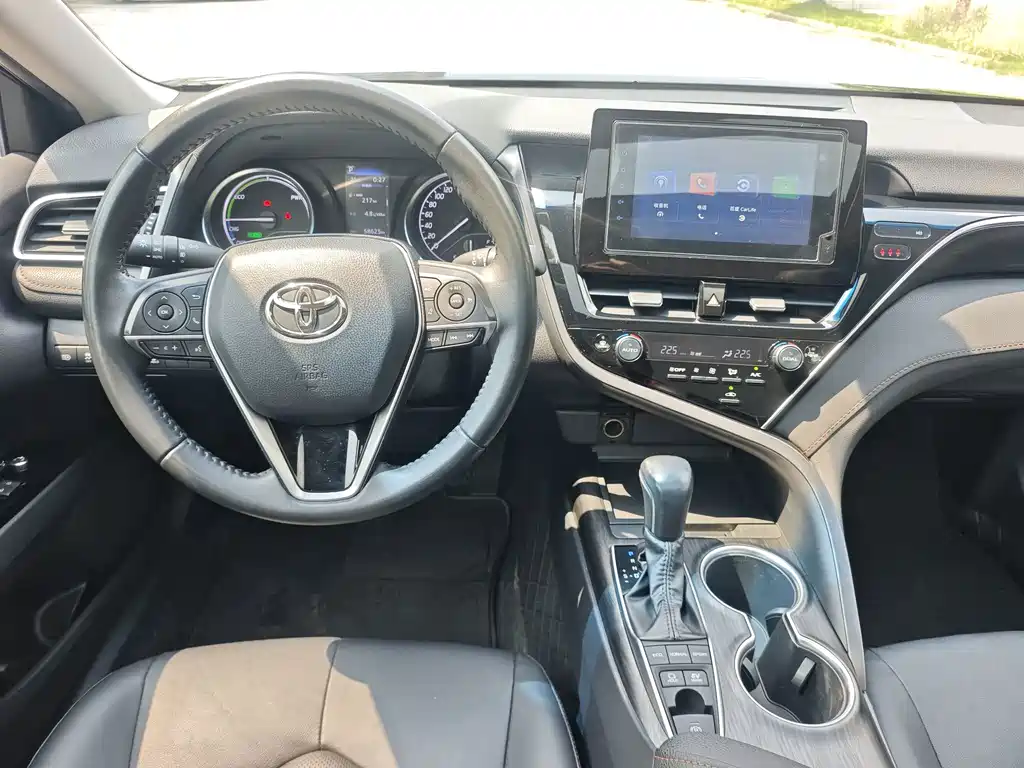 Toyota Camry — фото 11