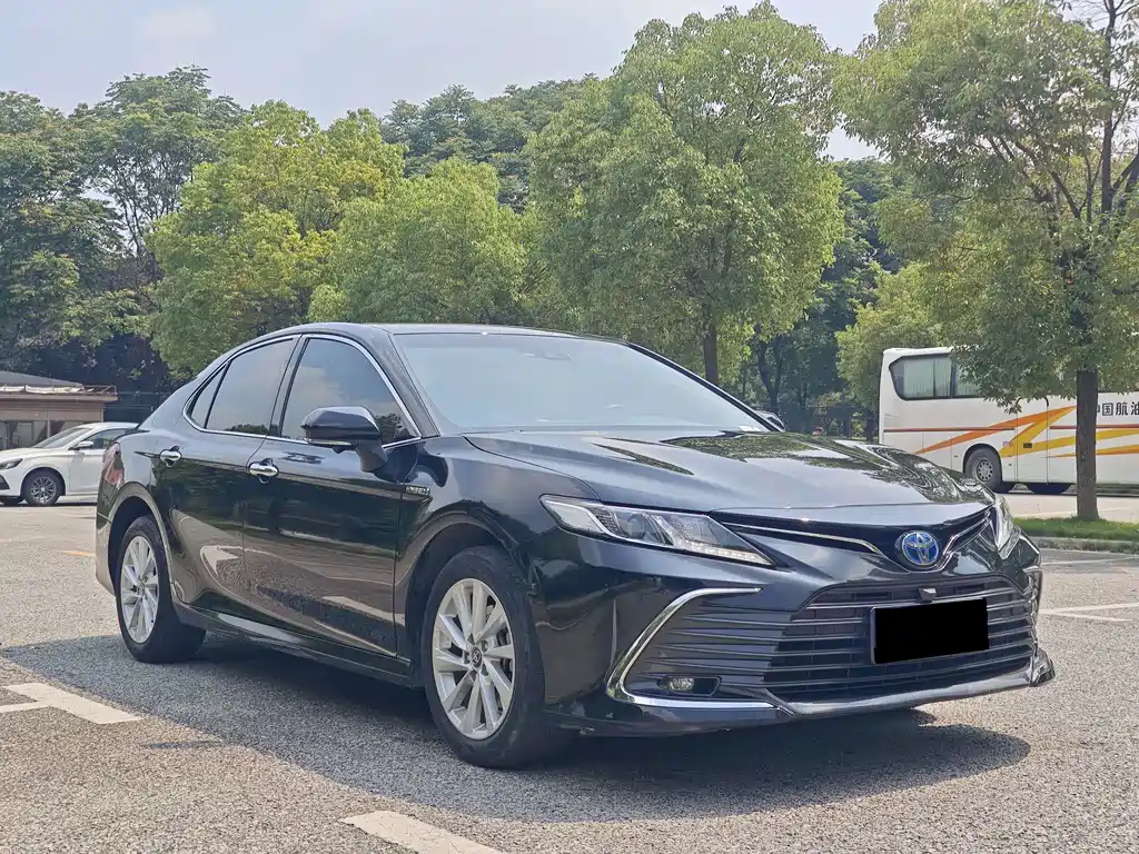 Toyota Camry — фото 3