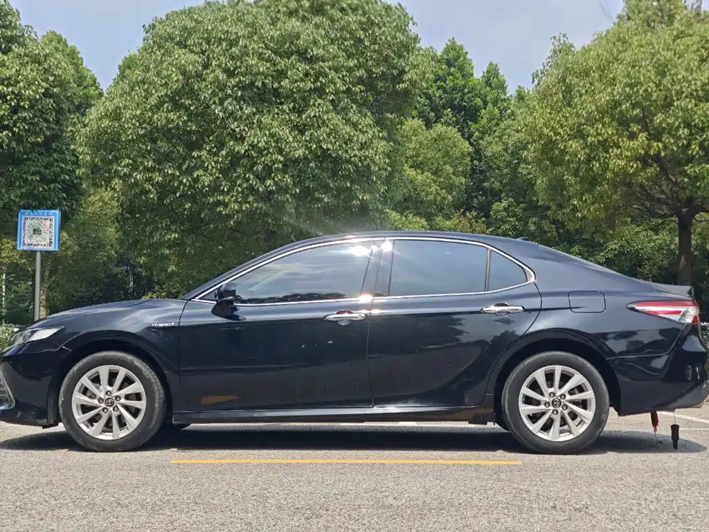 Toyota Camry — фото 7
