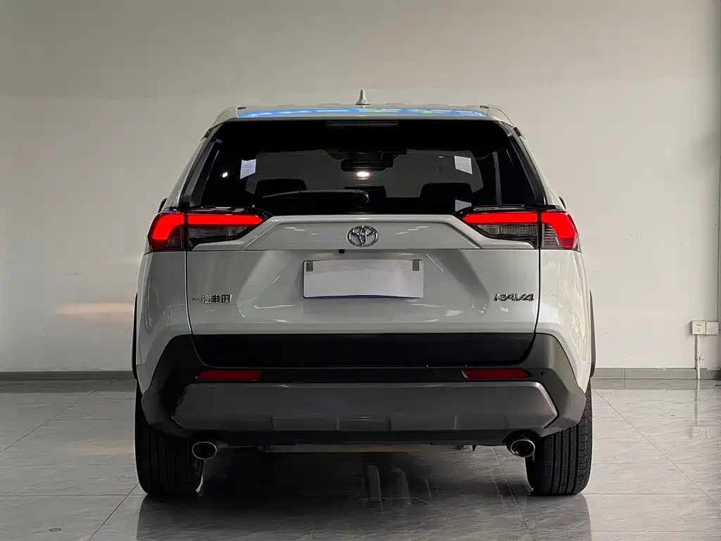 Toyota RAV4 — фото 4