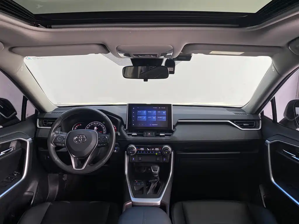 Toyota RAV4 — фото 7