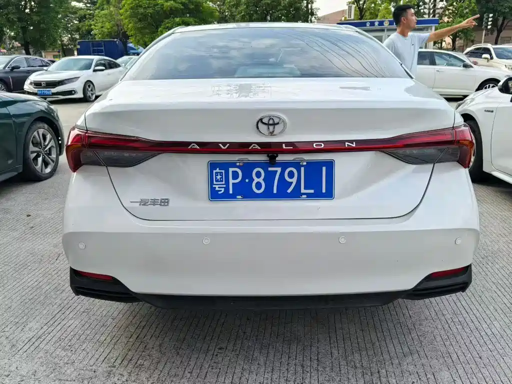 Toyota Avalon — фото 4