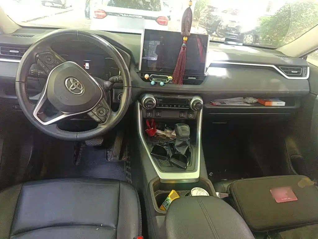 Toyota RAV4 — фото 13