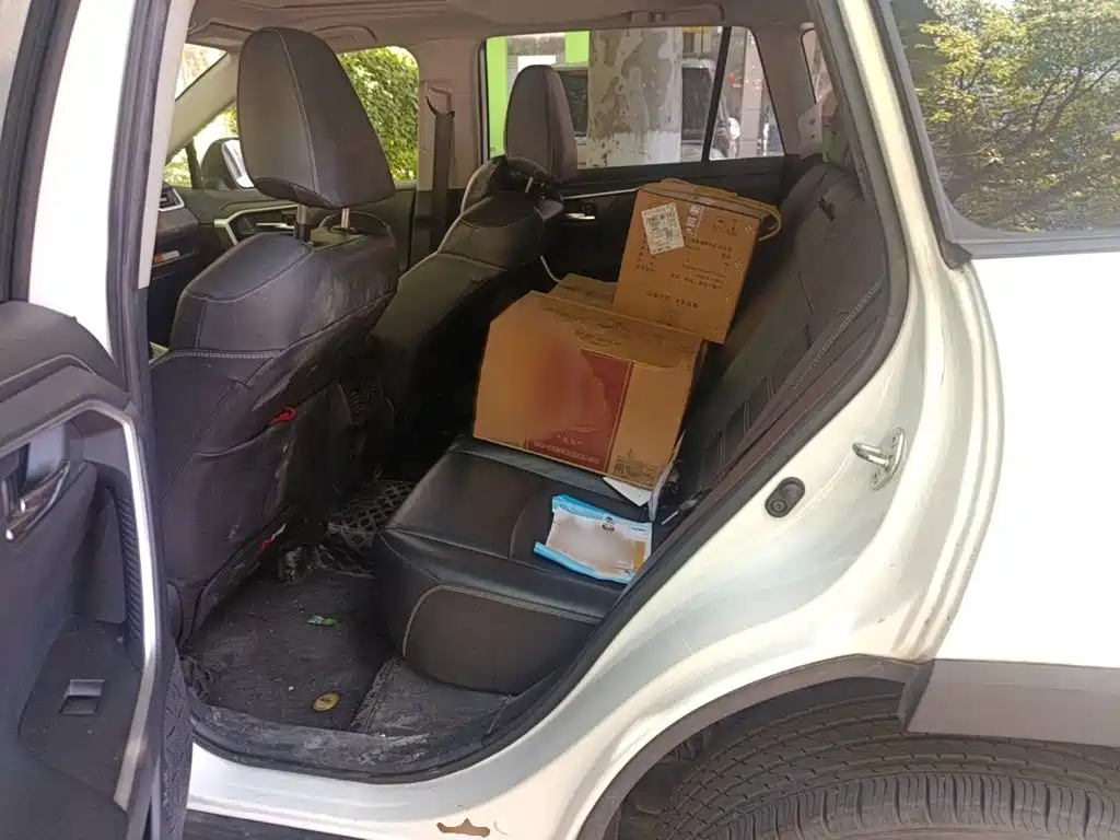 Toyota RAV4 — фото 15