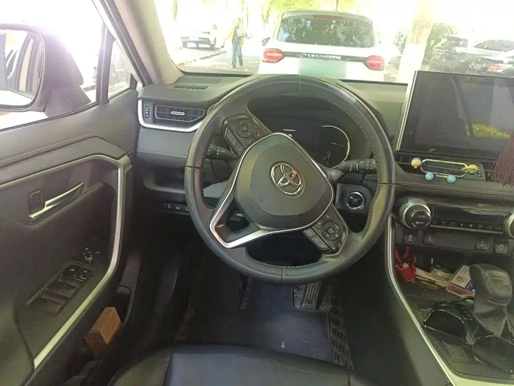 Toyota RAV4 — фото 3