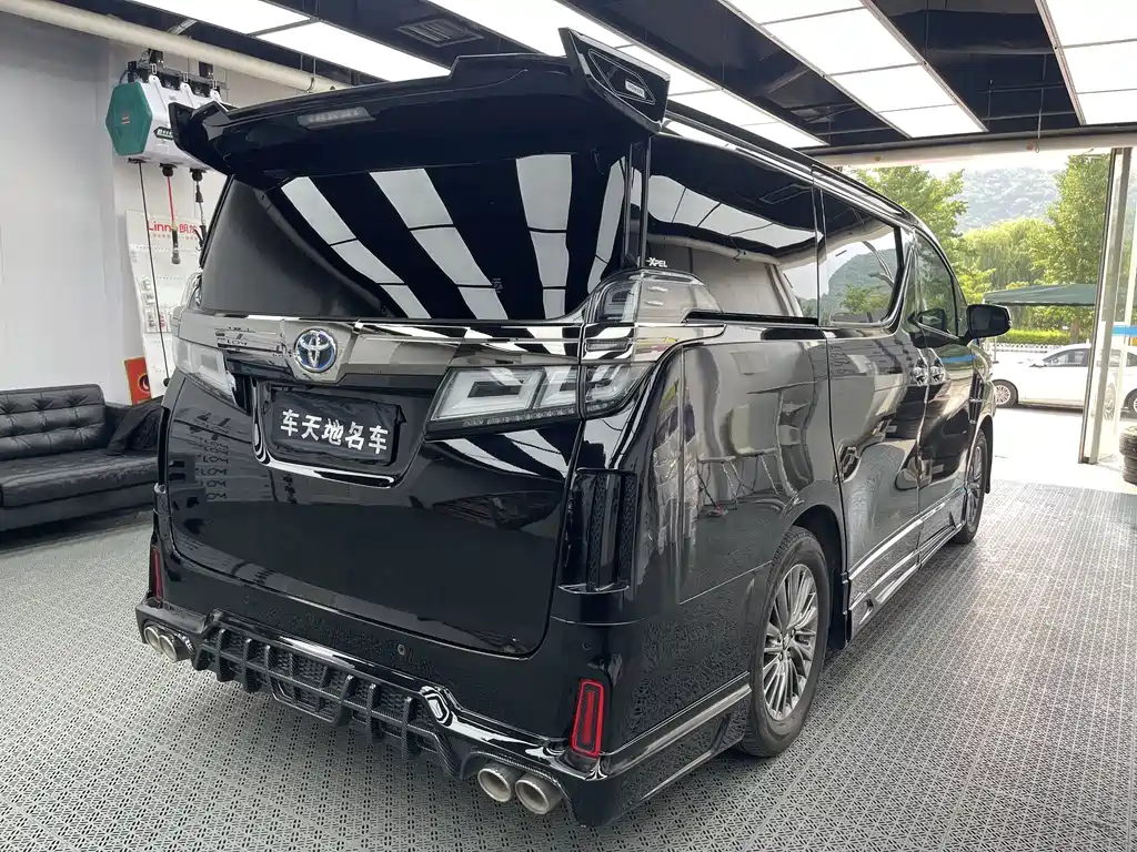 Toyota Vellfire — фото 4
