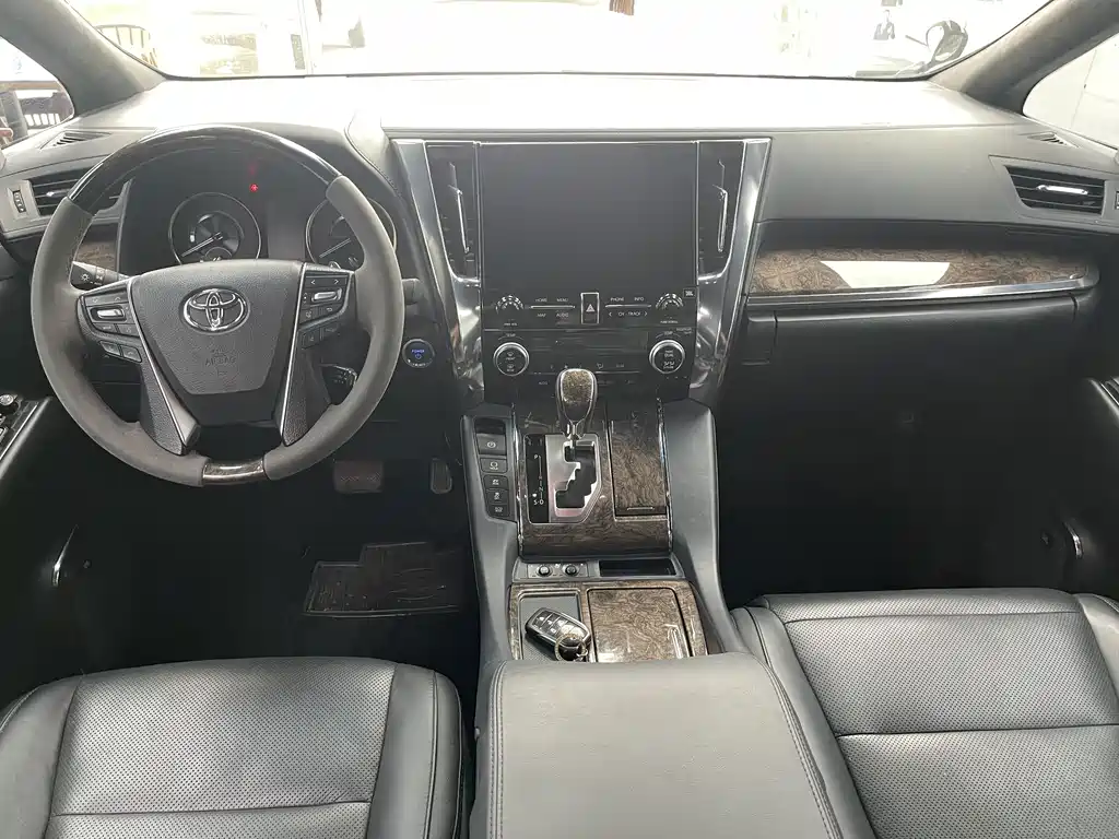 Toyota Vellfire — фото 6