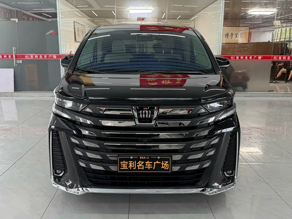Toyota Vellfire — фото 2