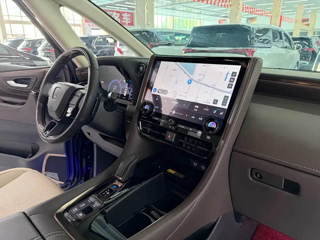 Toyota Vellfire — фото 13