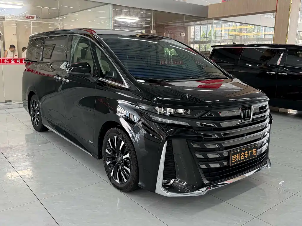 Toyota Vellfire — фото 3