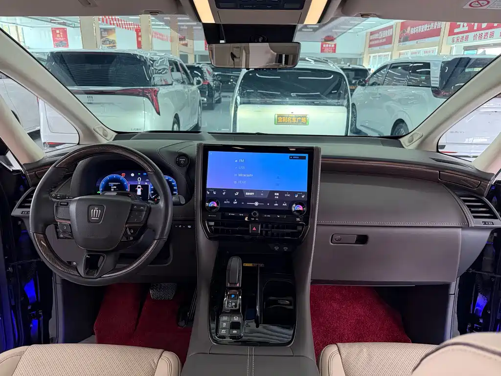 Toyota Vellfire — фото 10