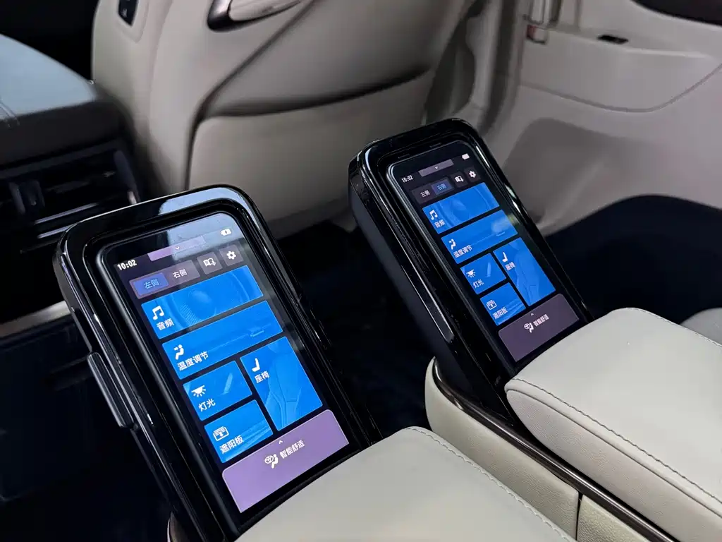Toyota Alphard — фото 14